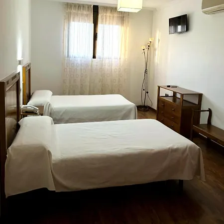 Hotell Restaurante Dama De Baza