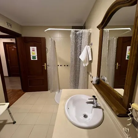 Hotell Restaurante Dama De Baza