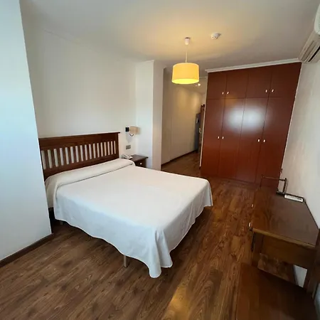 Hotell Restaurante Dama De Baza
