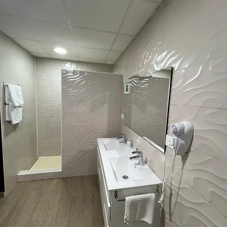 Hotell Restaurante Dama De 3*