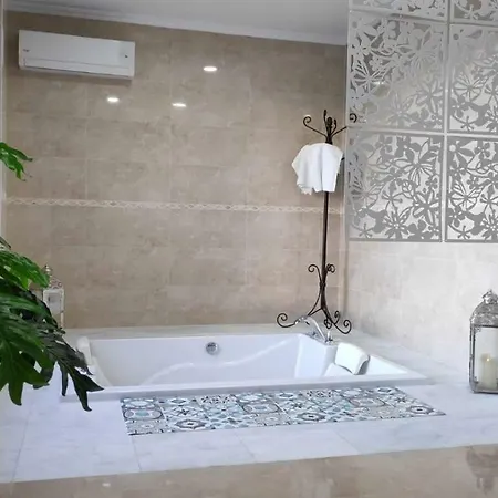 Hotell Restaurante Dama De Baza