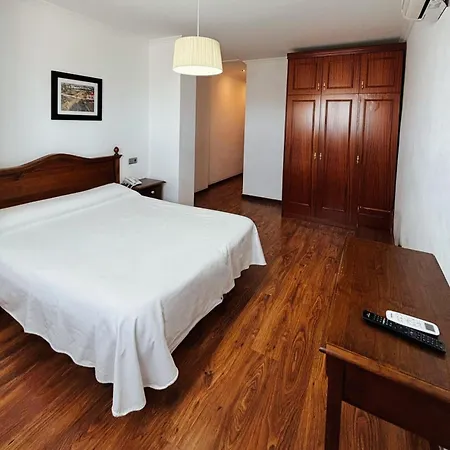 Hotell Restaurante Dama De Baza